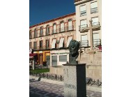 Escultura de Unamuno en la Plaza de España